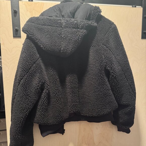 Alo Foxy Sherpa Jacket Size M - Picture 2 of 4
